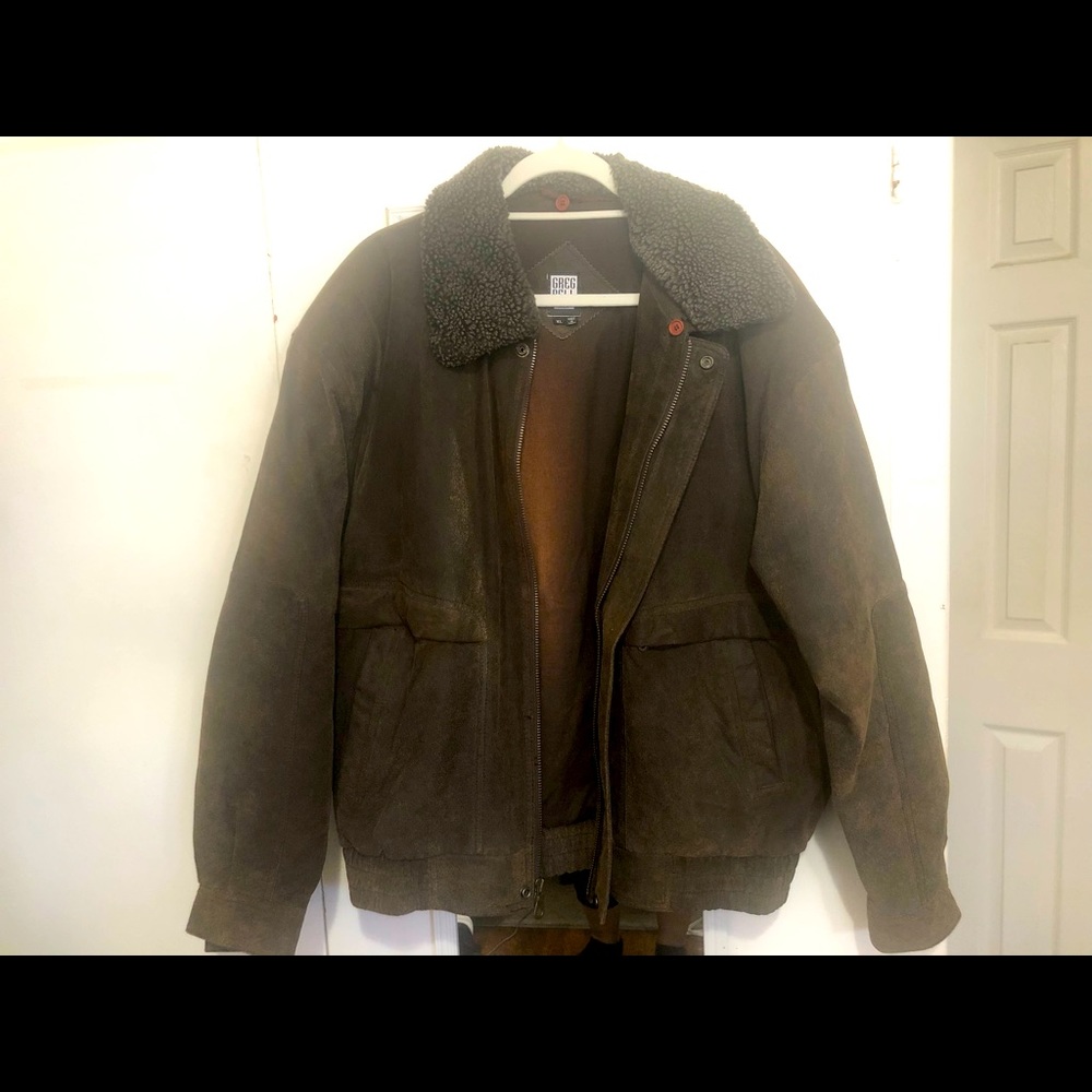 Vintage Greg Bell Bomber Jacket with collar.  Men’s size XL-100% Genuine Leather